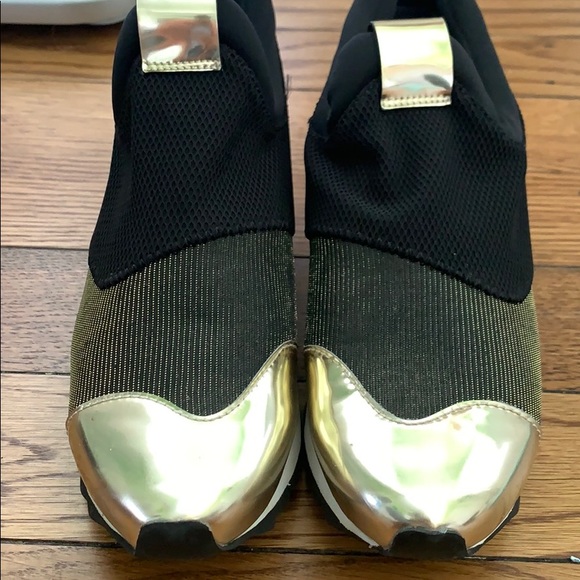 Millie’s gold and black sneaker - Picture 5 of 5